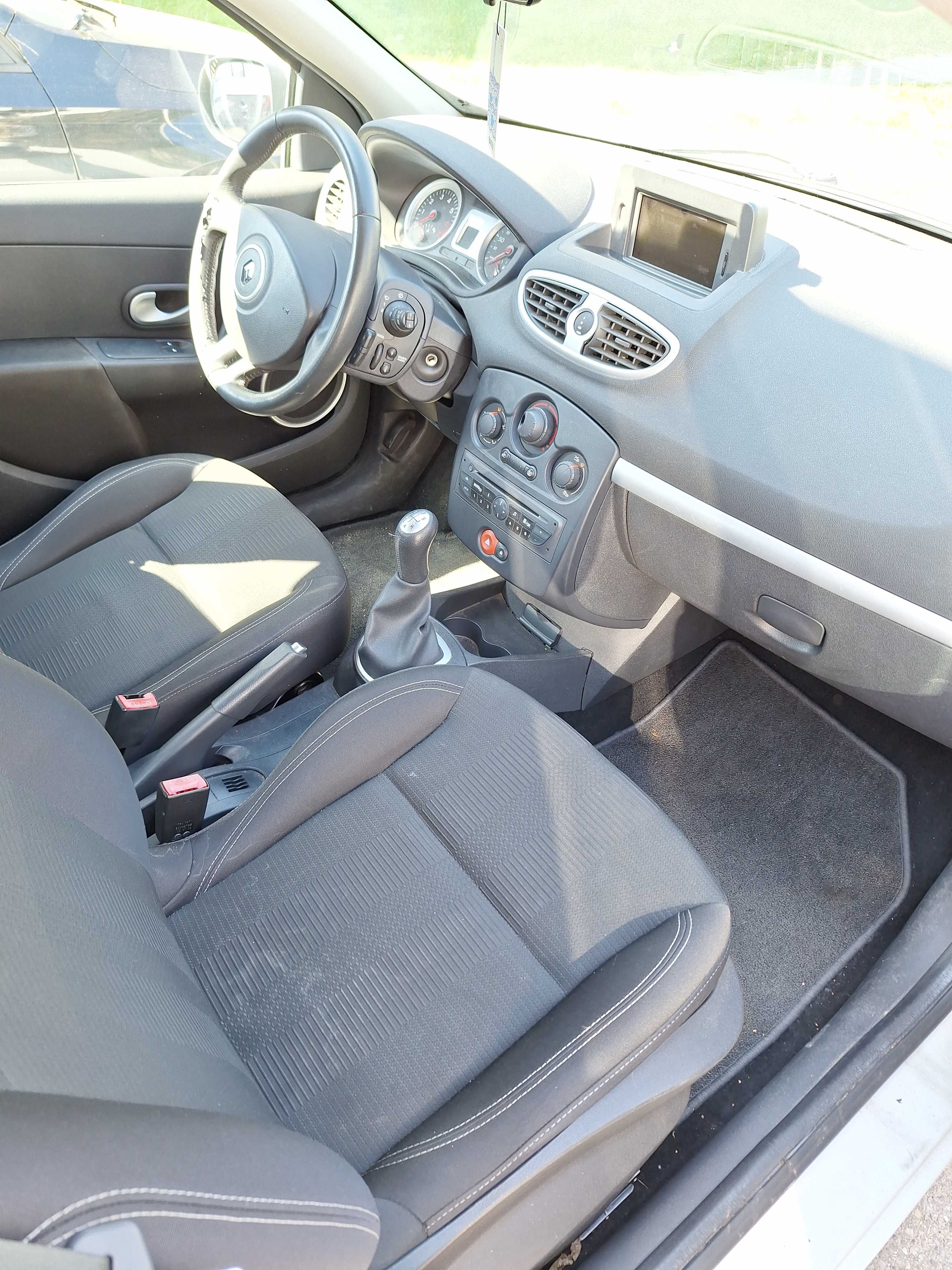 Sprzedam renault clio 1.2 benzyna