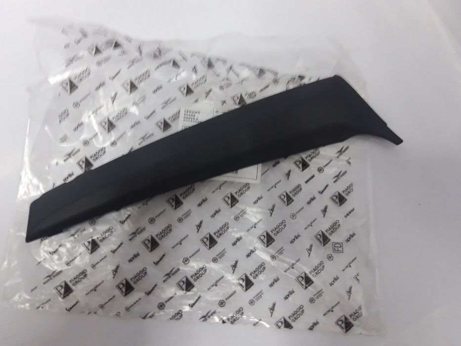 Owiewka plastik wypełnienie Piaggio TPH Sportcity Typhoon SR org PRAWY