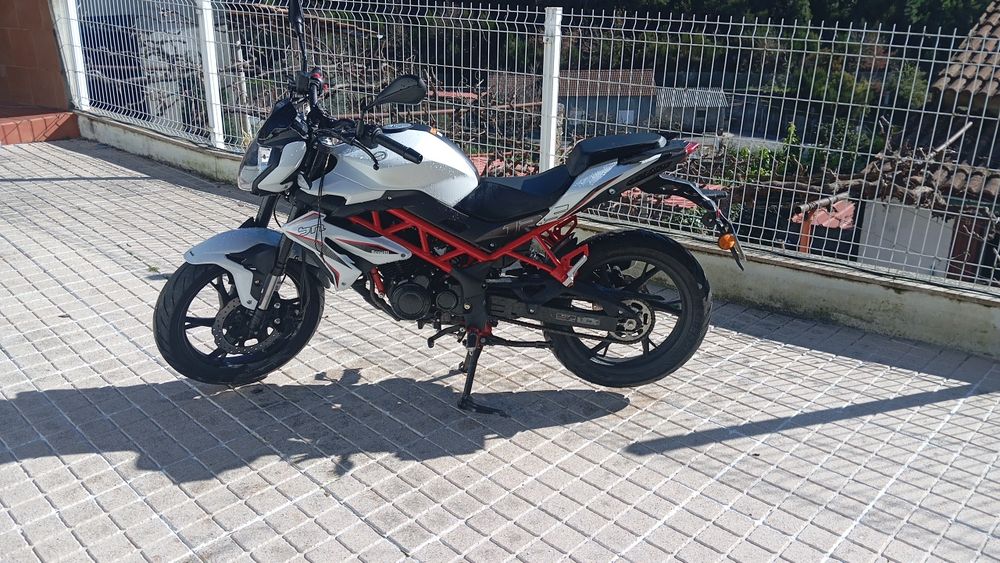 Vende se mota Benelli 125 ano 2024