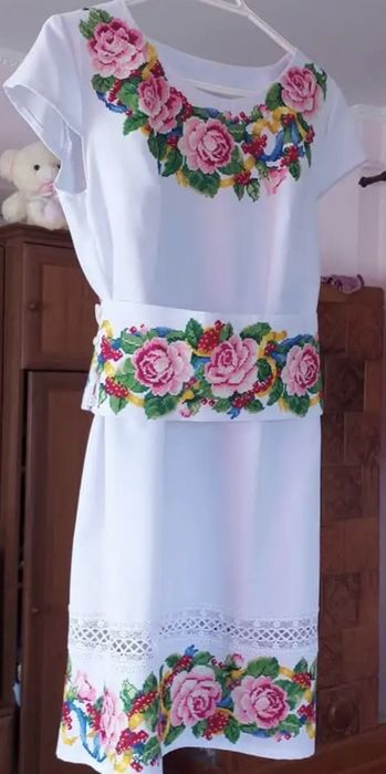 Вишита сукня 44-46 ручної роботи
