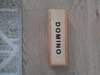 Domino w drewnianym pudelku