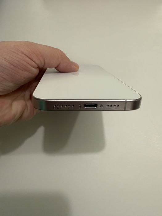 Продам телефон iPhone 15 Pro Max white titanium 256 gb never lock