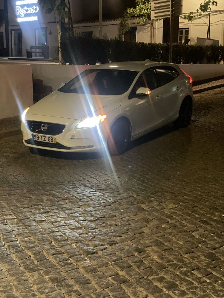 Volvo V40 D2 momentum
