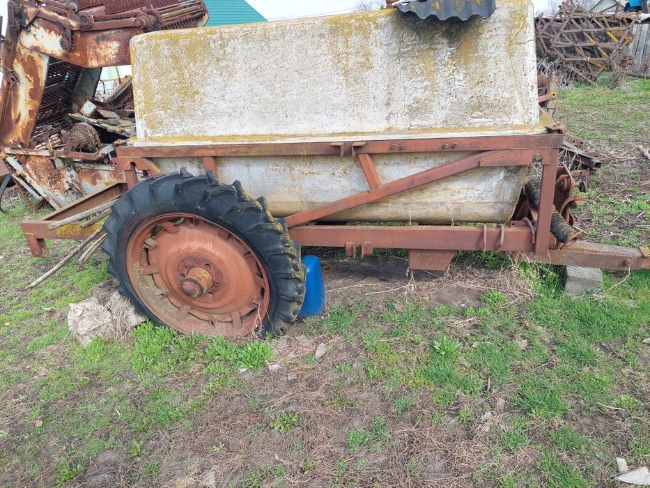 Бочка з оприскувача ціла не використовувалась