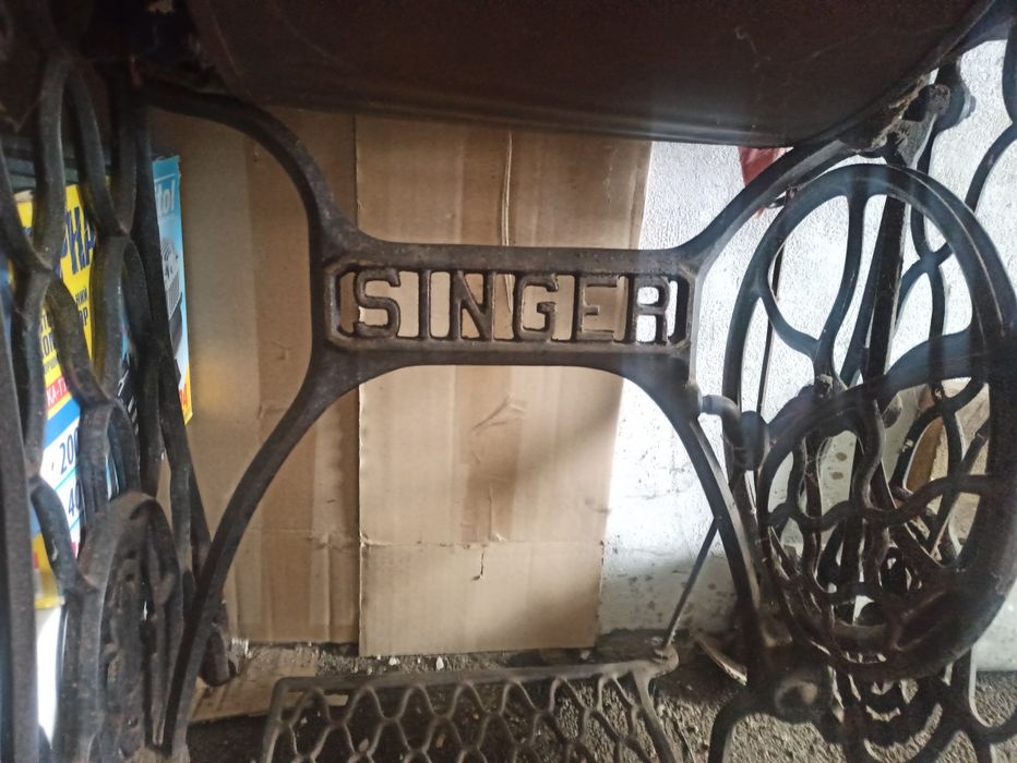 Старовинна  швейна машина ножна Singer оригінал