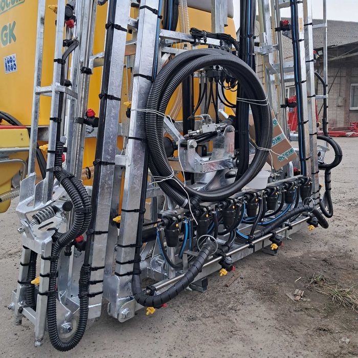 Opryskiwacz zawieszany hydrauliczny polowy Moccia 1000L 16m Włochy
