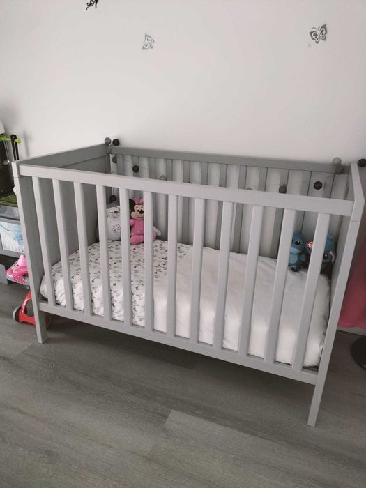 Berço de bébe (IKEA) + Colchão ortopédico (ZIPPY)