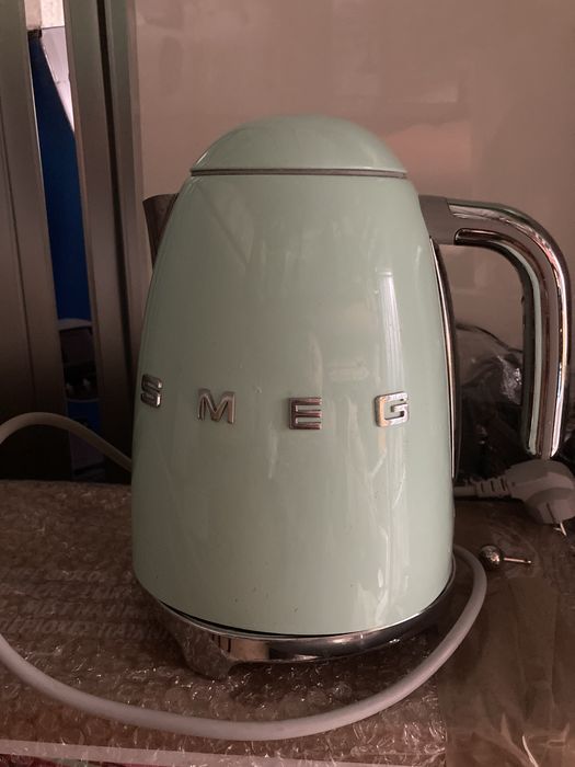 Czajnik retro Smeg miętowy