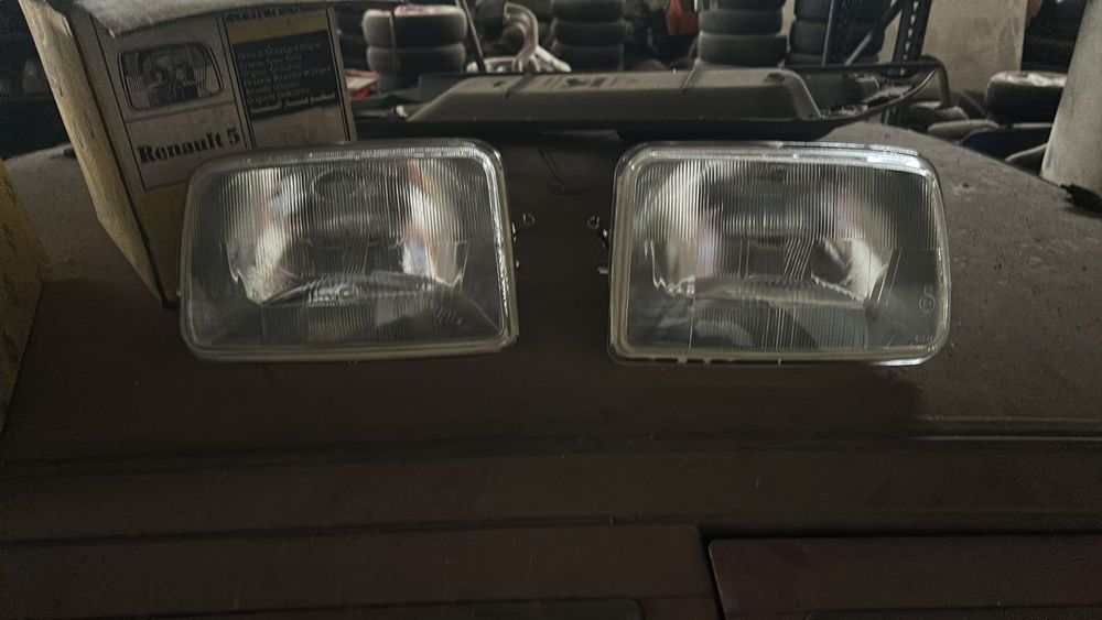 Renault 4l e 5 faróis