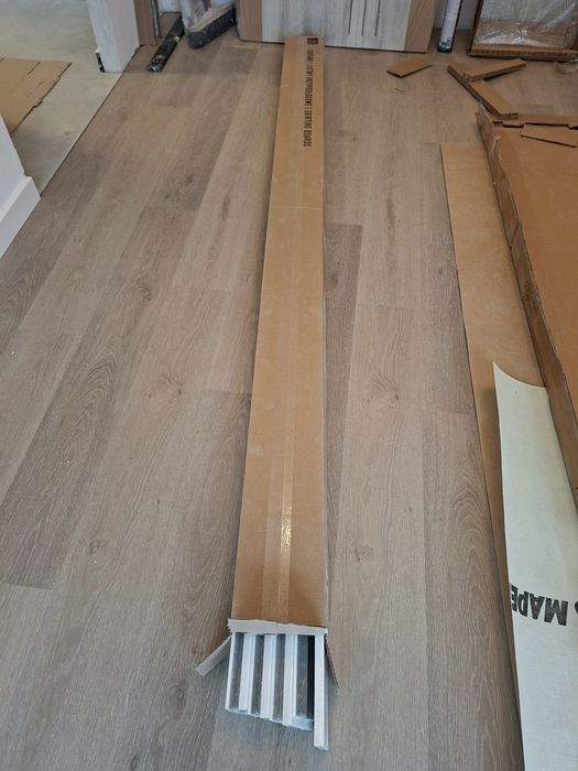 Listwy przypodłogowe Vox Espumo ESP 201 . Nowe 8 szt. 19,2 mb