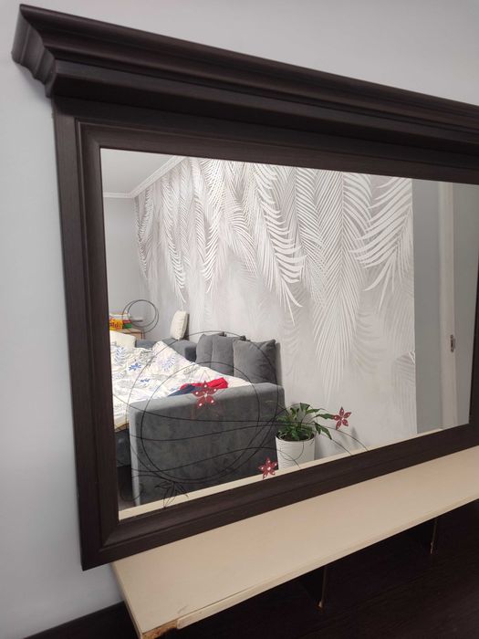 Продам столик, дзеркало,і тумбу