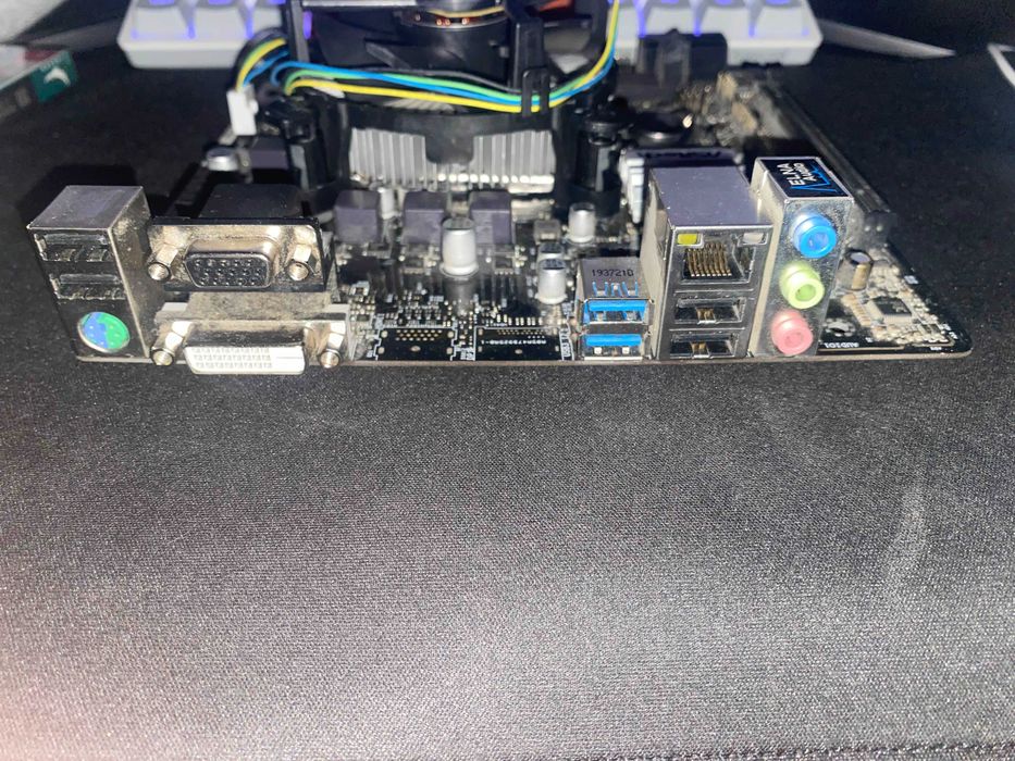 ASRock H310CM-DVS + i5-8400 – płyta uszkodzona, CPU działa