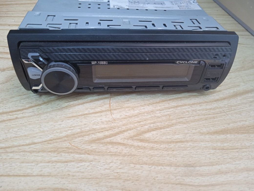 Продам магнитолу Cyclone MP-1068c на запчасти
