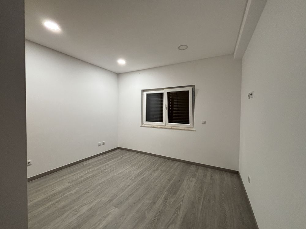 Vivenda com 3 quartos, sala, cozinha, arrecadacao, 3 casas de banho
