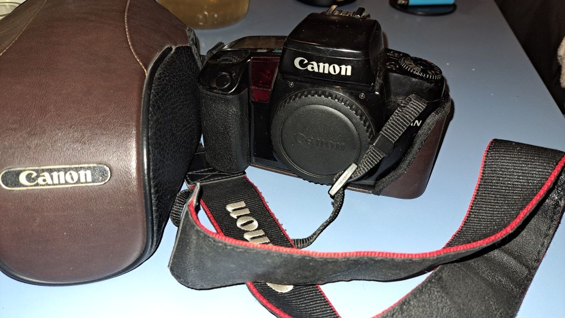 Canon EOS 100 Elan 35mm SLR Film Camera Body з ориг. футляром і ремінц