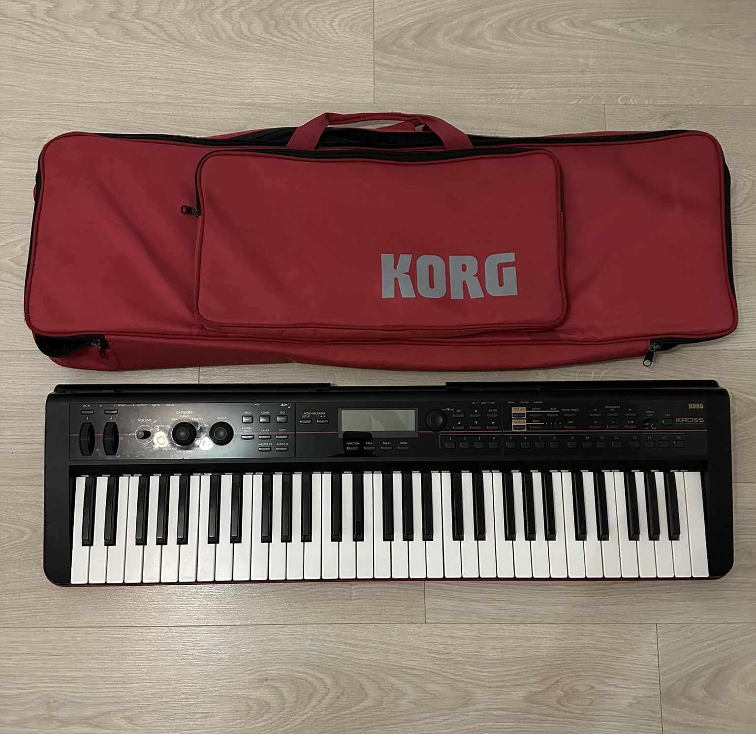 Syntezator KORG KROSS 61   +   pokrowiec KORG   -   Stan Bardzo Dobry!