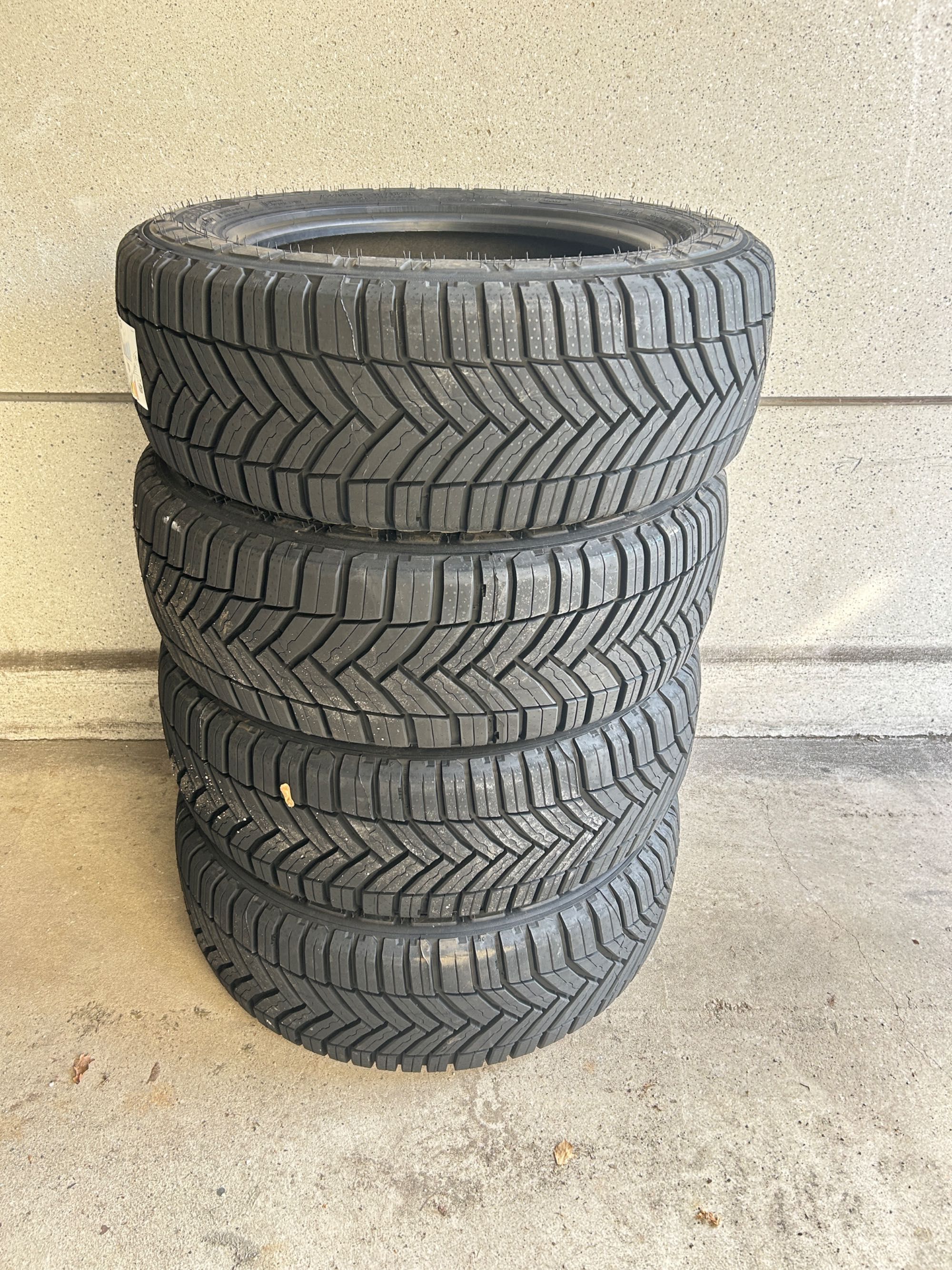 235/60R17C Michelin