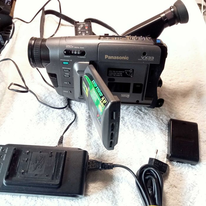 Видеокамера Panasonic VX33
