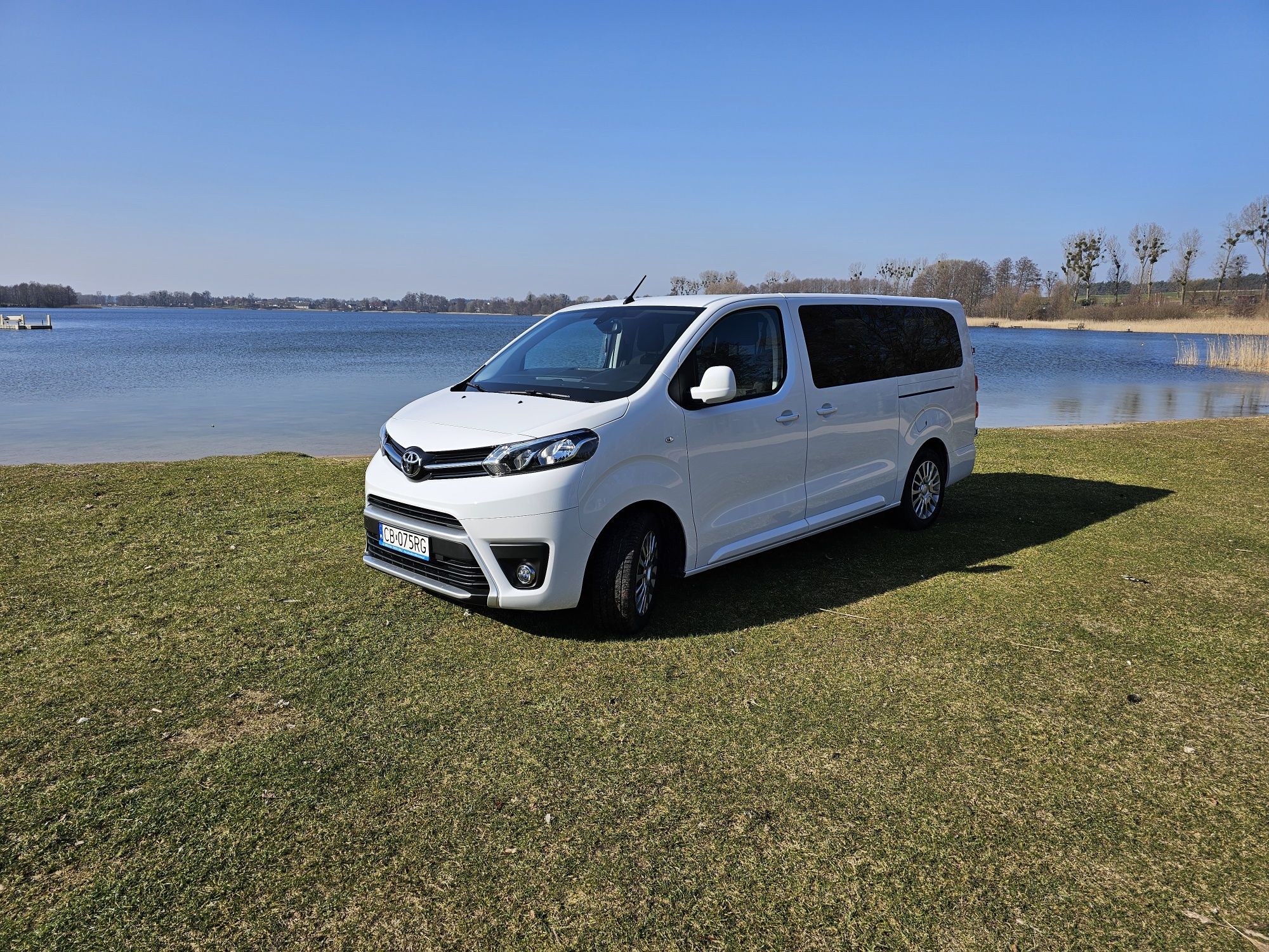 Toyota wynajem-wynajmę 9 osobowy BUS Bissnes automat -2024r