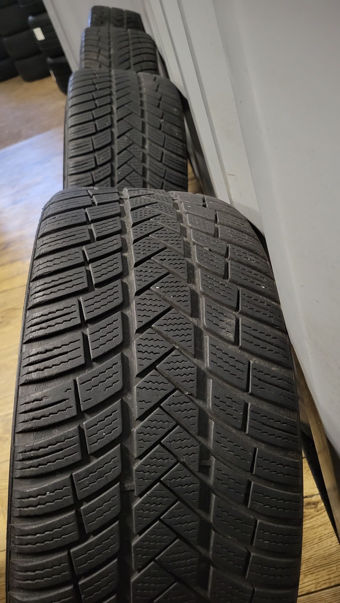 Alufelgi Audi 18" 5x112 z oponami 225/40 R18 A3 8V A4 B9 B8 B7 A6 TT