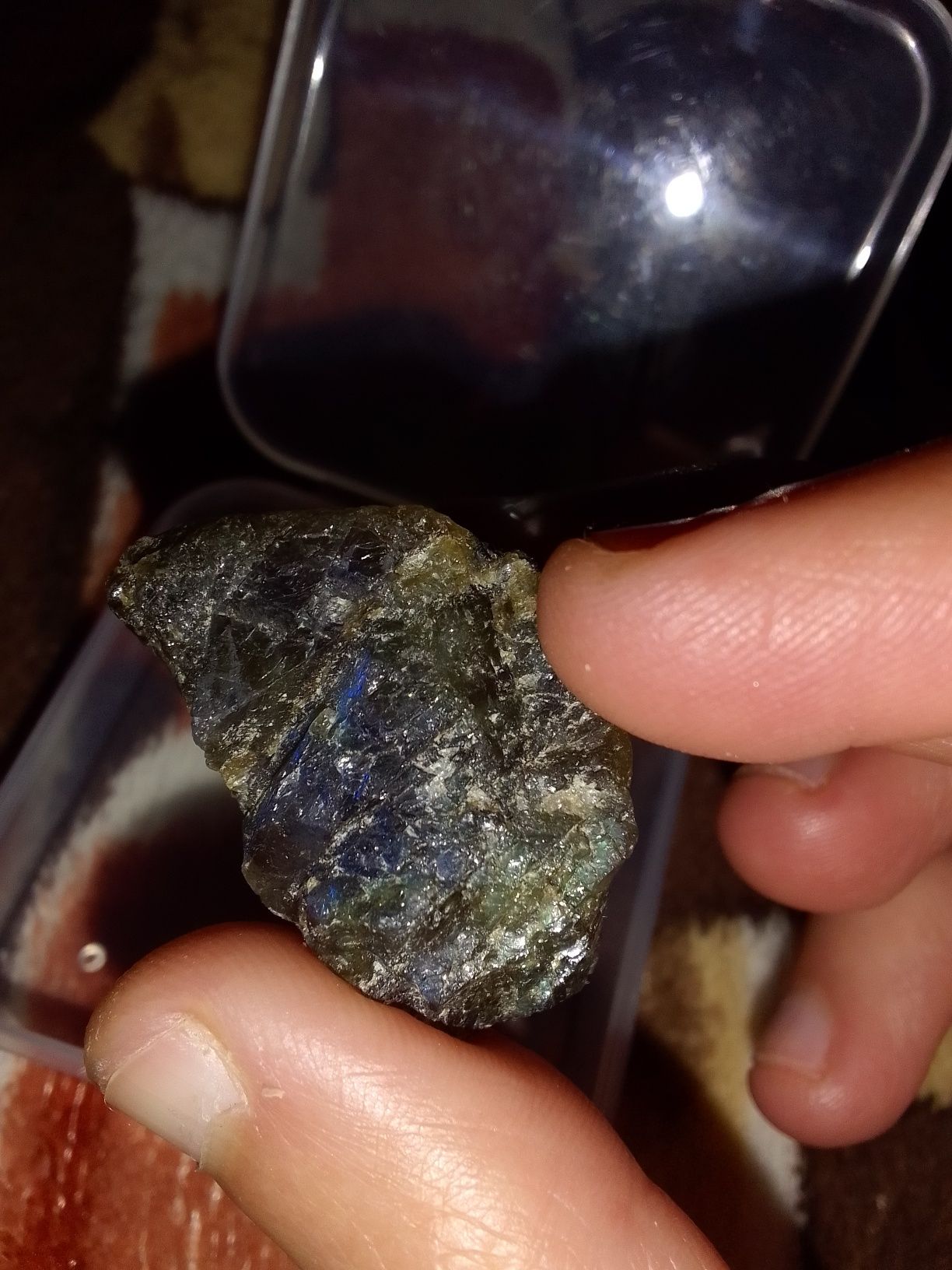 Лабрадорит в породі необроблений кристал сырой