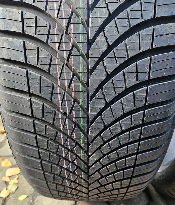 255/40R21 goodyear vector 4 season gen-3 SUV