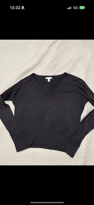 Lekki sweterek w serek