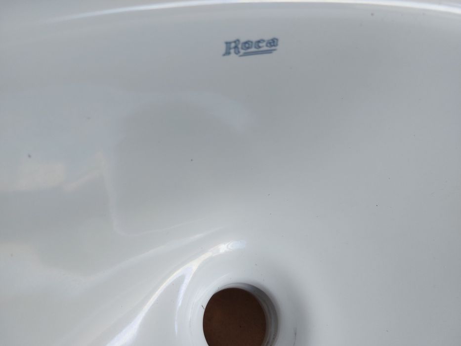 Lavatório da marca Roca