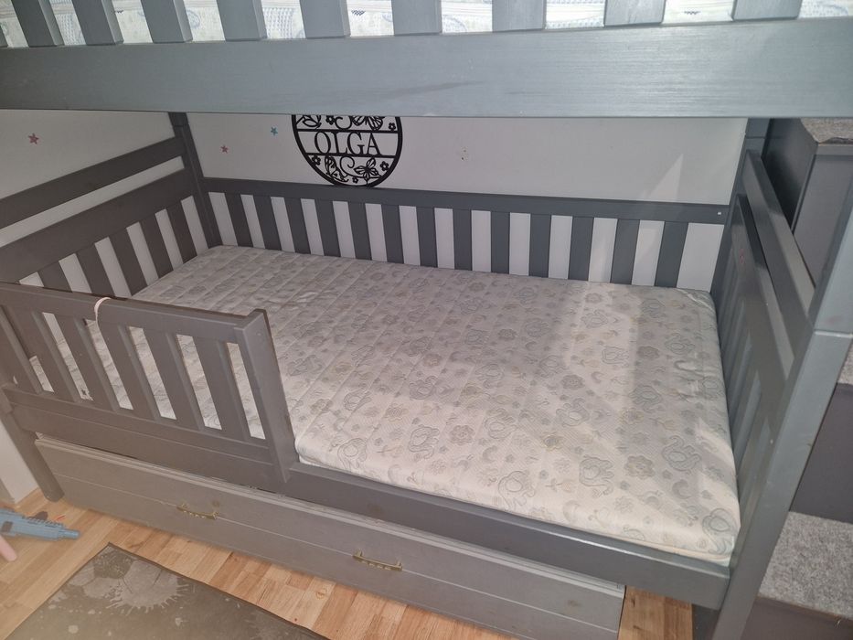 Łóżko piętrowe ze schodami i szufladą + materace
