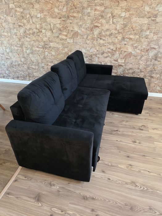 Sofá chaise reversível, cor preta.