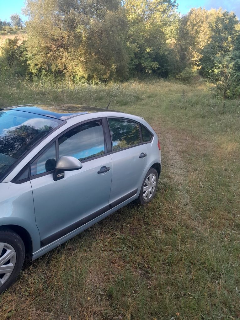 Продам гарне сімейне авто