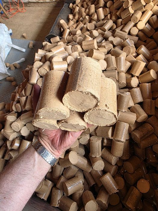 Brykiet dębowy luzem Big-Bag 1000kg – bez worków, 800 zł/t