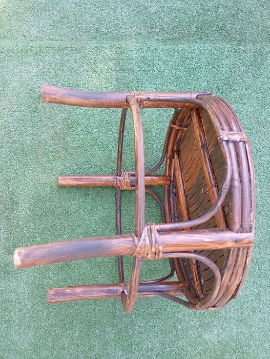 Mały bambusowy/rattanowy kwietnik, stołeczek