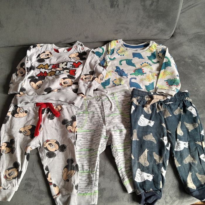 Spodnie dresowe I bluza dla chłopca rozmiar 74 pepco