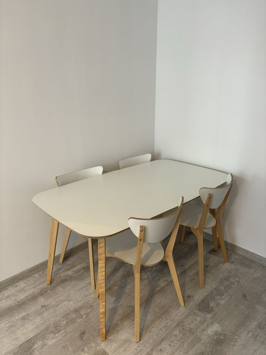 Stół biały + 4 krzesła