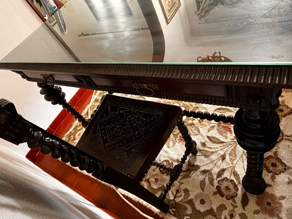 Secretaria antiga entalhada em madeira maciça + cadeira de encosto