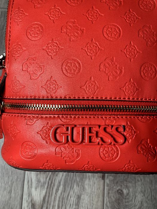 Жіночий рюкзак Guess