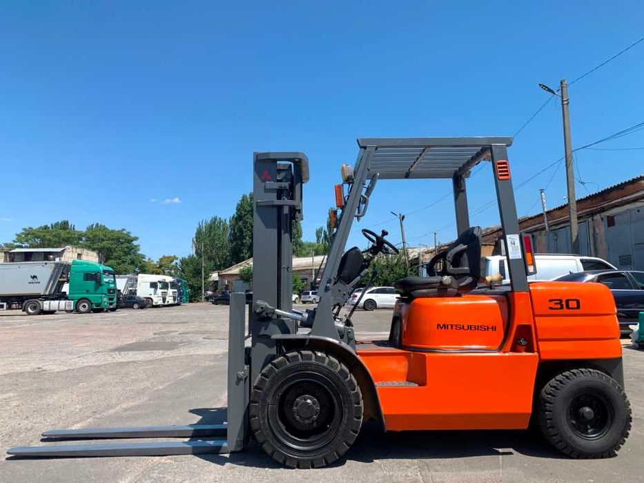 Навантажувач вилковий Mitsubishi на 15 великих нових колесах пневмо