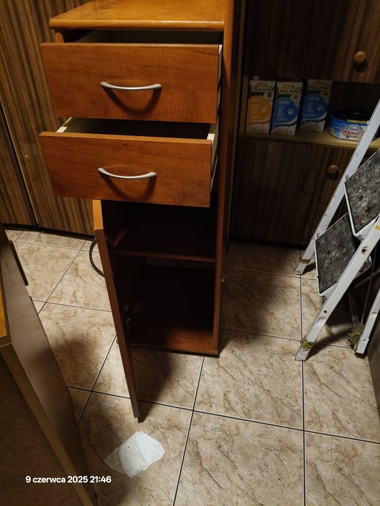 Garderoba wąska z 2 szufladami i jedna szafka na buty