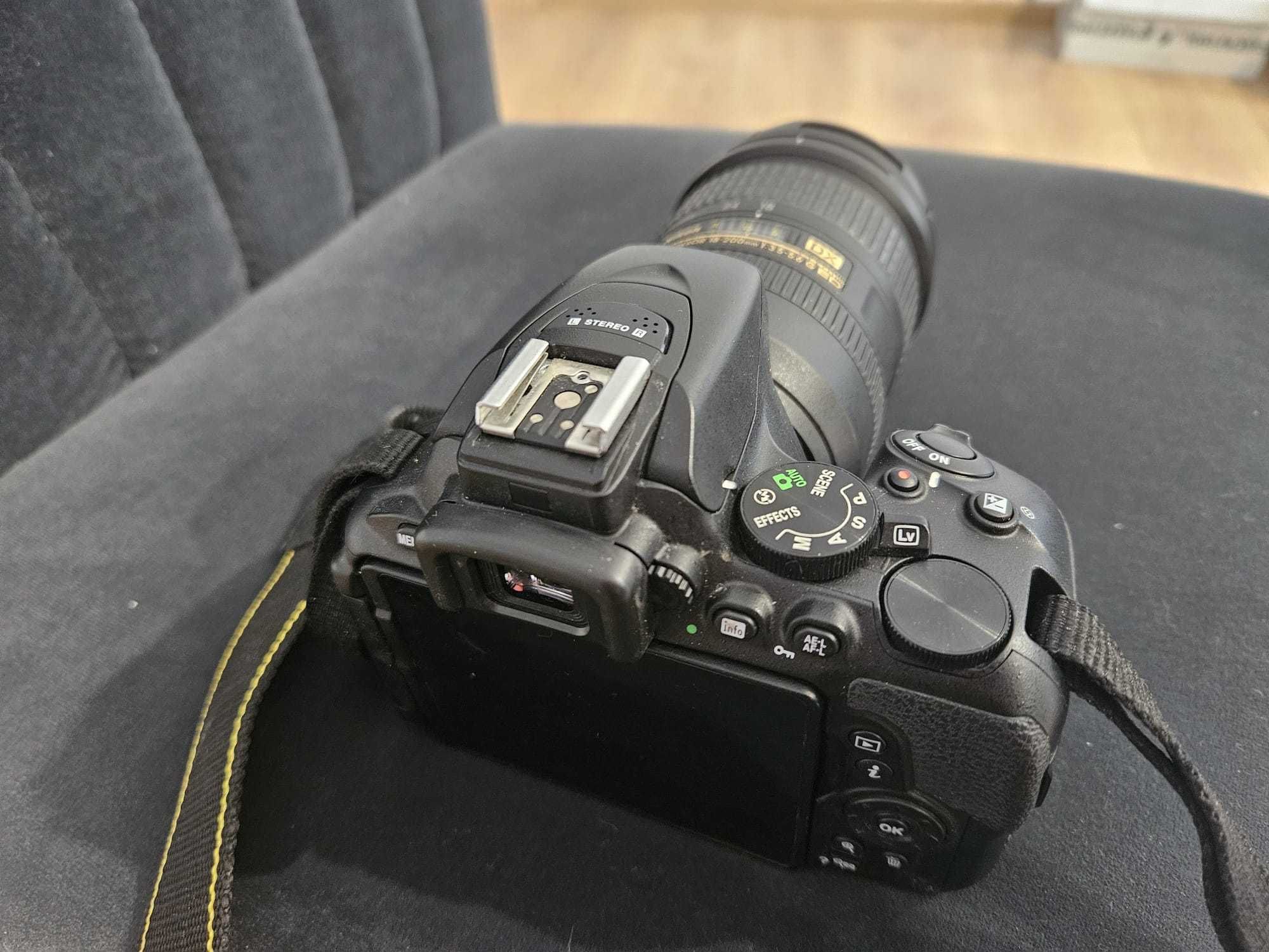 NIKON D5600 + obiektyw 18-200 komplet