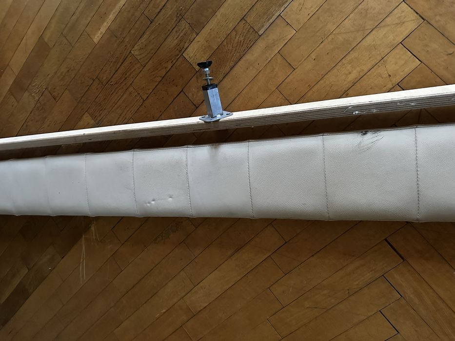 Łóżko skórzane beżowe