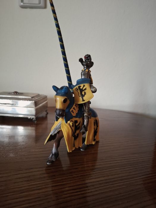 Rycerz na koniu schleich