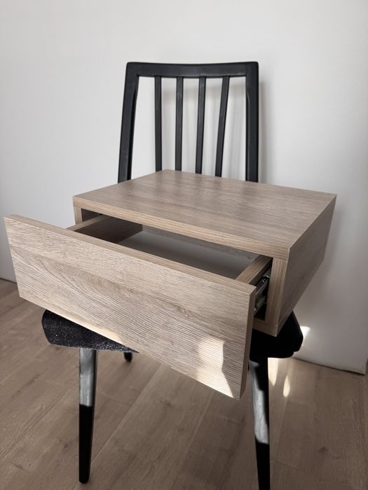 Підвісна поличка. Тумбочка