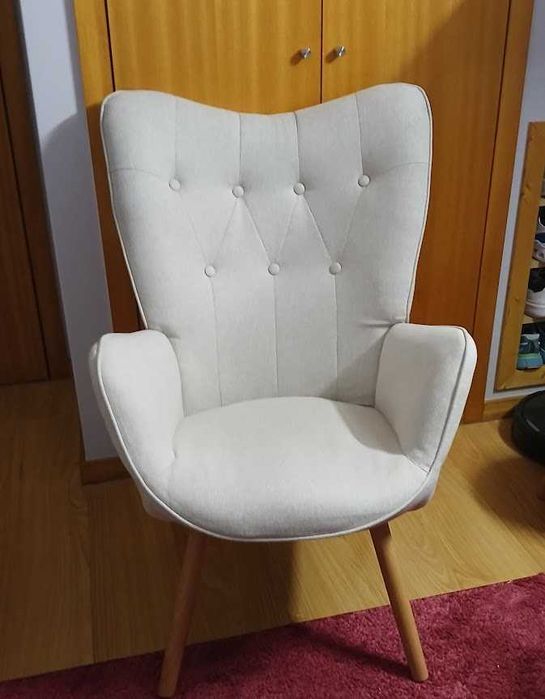 Poltrona em estado novo, cor bege