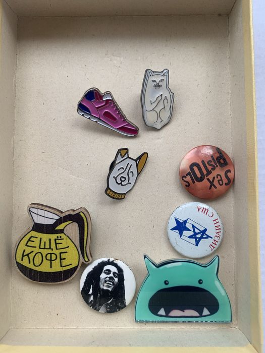 Броши значки прикраси