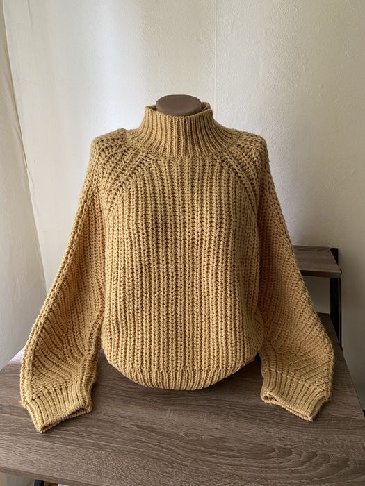 Свитер Н&М, горчичного цвета, размер L, крупная вязка. Светр