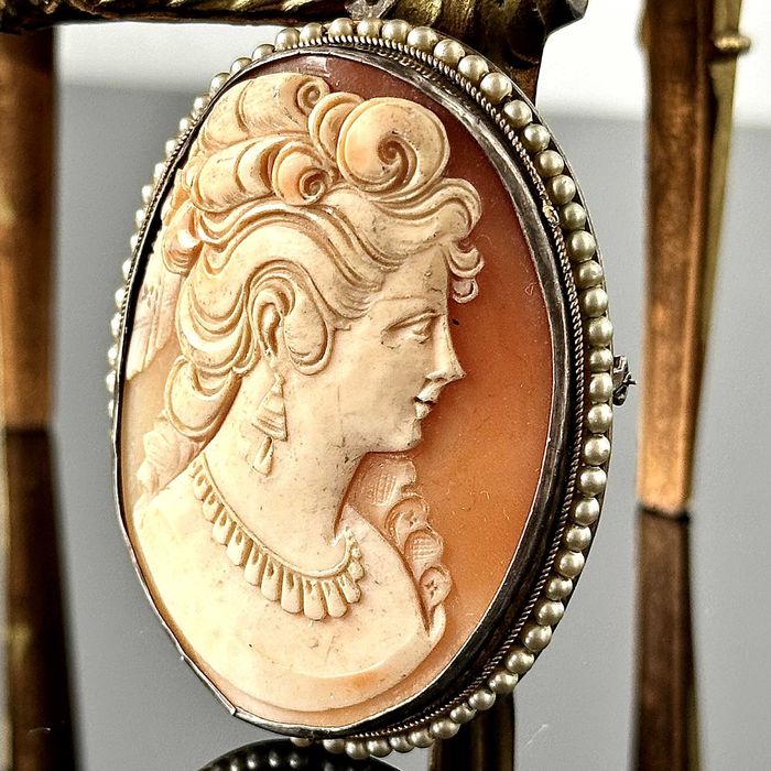 Wielka Kamea z naturalnymi perłami z około 1880 rok, srebro próba 800