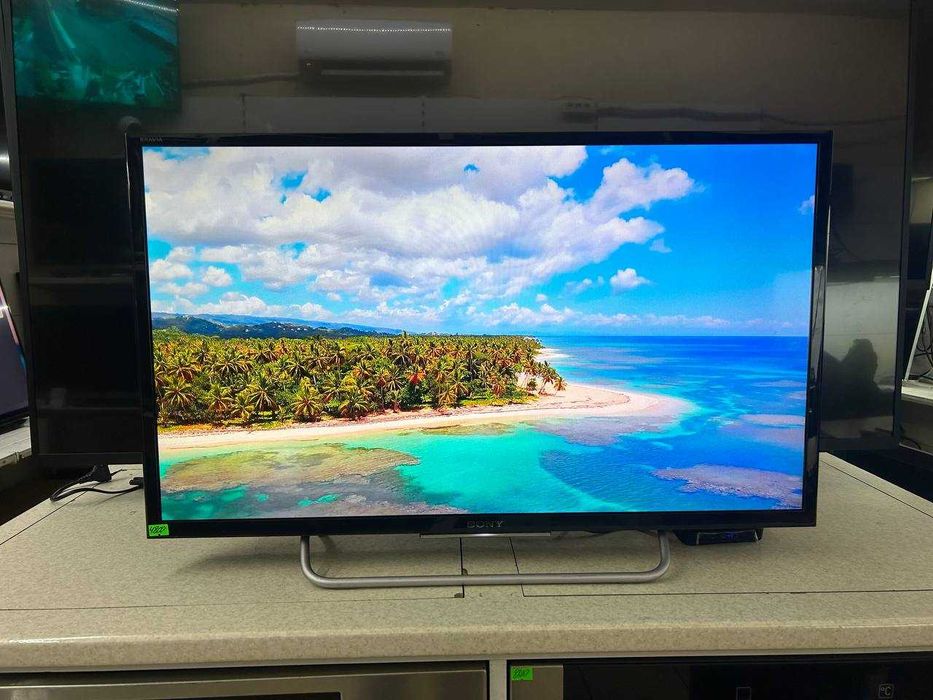 Телевізор SONY 
mod. KDL-32W705B з Німечинни Б\В