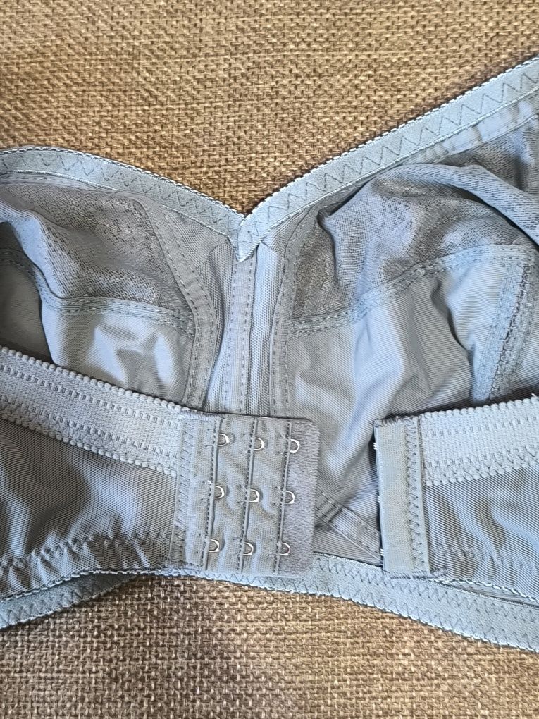 Продам бюстгальтер 95Е