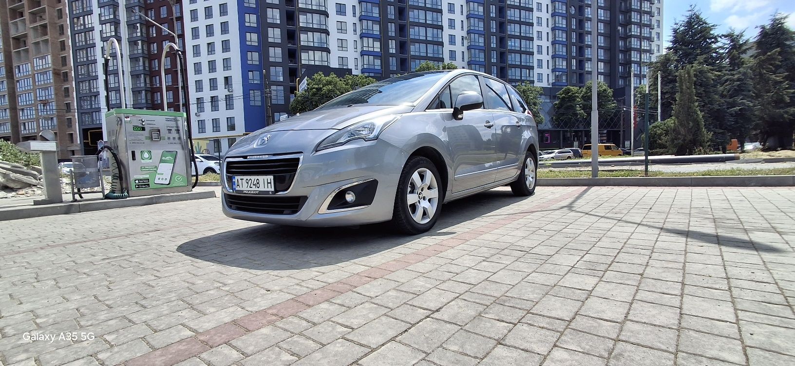 Продам Peugeot 5008 1,6 дизель МКПП.